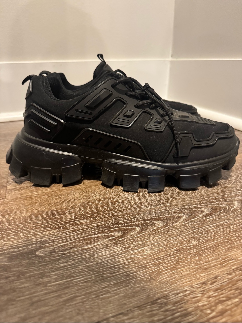 Steve Madden Black Ponce Sneaker